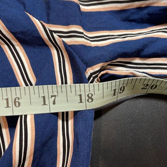 Urban Heritage Rayon Crop Top. Size Small. Navy striped. - Picture 6 of 8